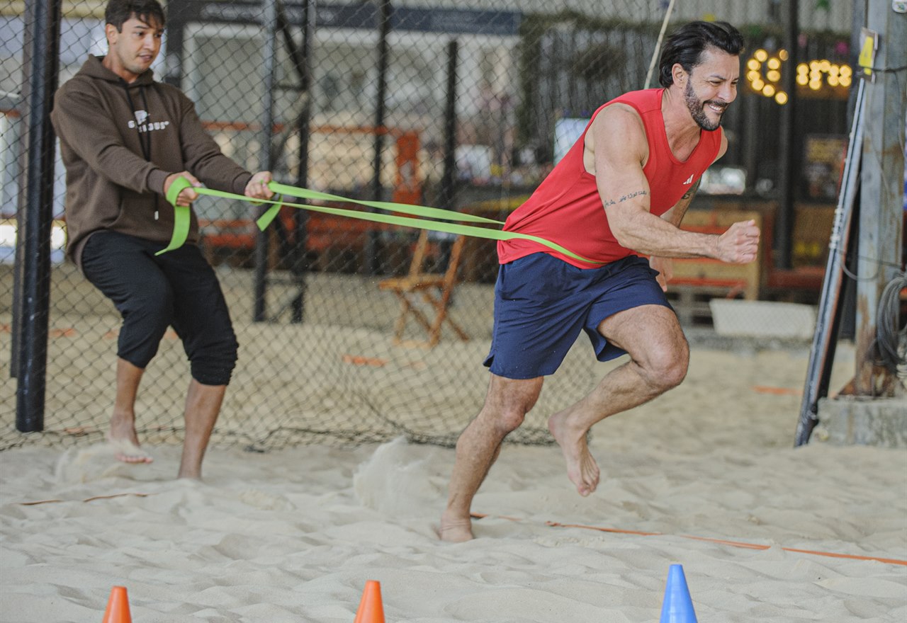 Treino funcional na areia da Arena Itajaí